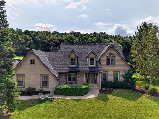 S93W33523 Fieldside COURT, Mukwonago, WI 53149