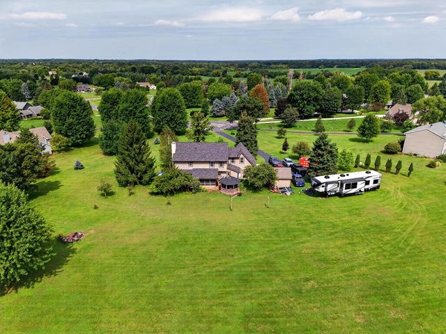 S93W33523 Fieldside COURT, Mukwonago, WI 53149