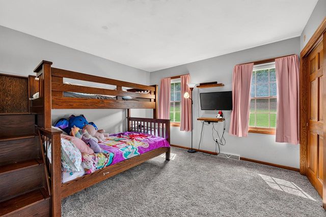 S93W33523 Fieldside COURT, Mukwonago, WI 53149