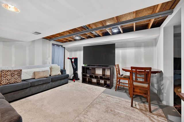 S93W33523 Fieldside COURT, Mukwonago, WI 53149
