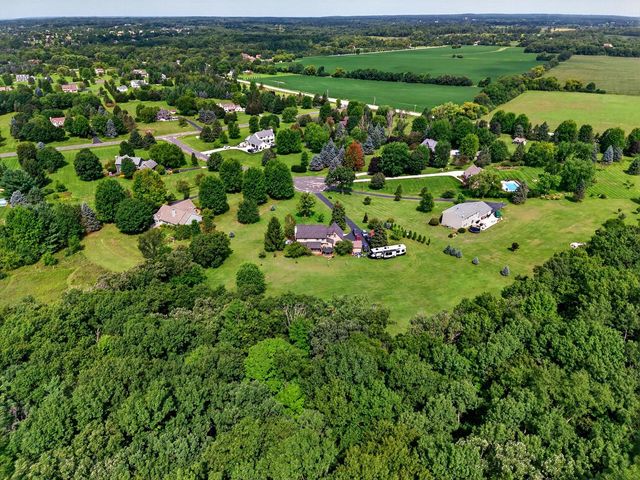 S93W33523 Fieldside COURT, Mukwonago, WI 53149