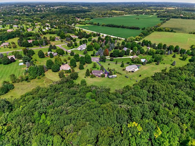 S93W33523 Fieldside COURT, Mukwonago, WI 53149