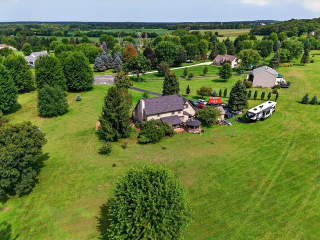 S93W33523 Fieldside COURT, Mukwonago, WI 53149