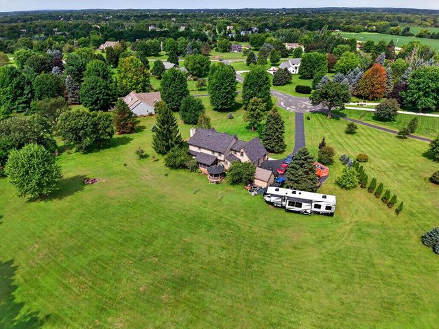 S93W33523 Fieldside COURT, Mukwonago, WI 53149