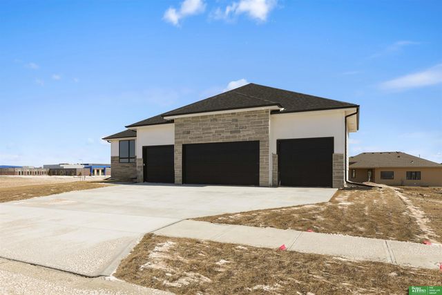 5813 N 197th Avenue, Elkhorn, NE 68022