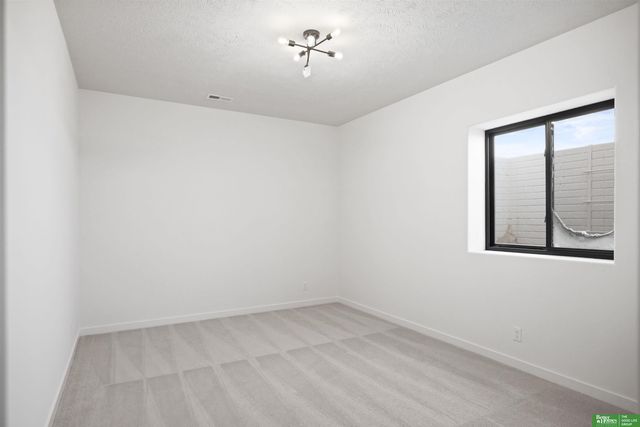 5813 N 197th Avenue, Elkhorn, NE 68022