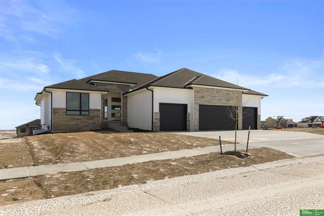 5813 N 197th Avenue, Elkhorn, NE 68022