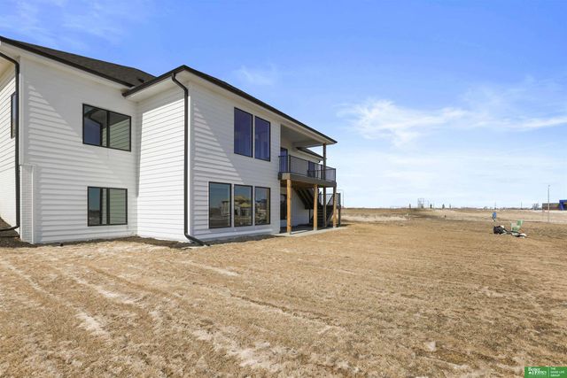 5813 N 197th Avenue, Elkhorn, NE 68022