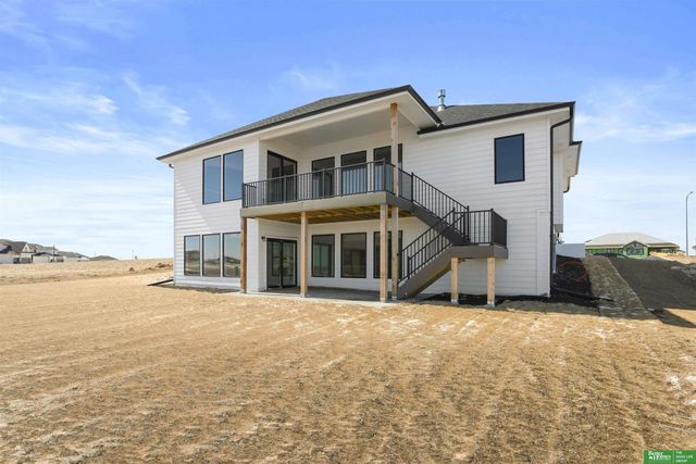 5813 N 197th Avenue, Elkhorn, NE 68022