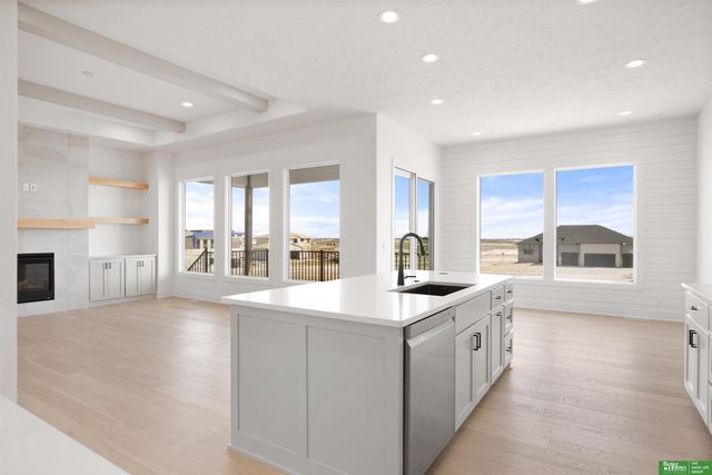 5813 N 197th Avenue, Elkhorn, NE 68022