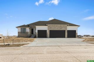 5813 N 197th Avenue, Elkhorn, NE 68022