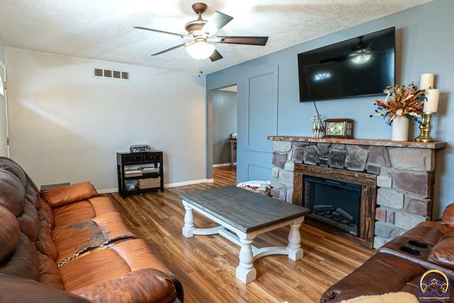 113 W Ridgeway ST, Carbondale, KS 66414