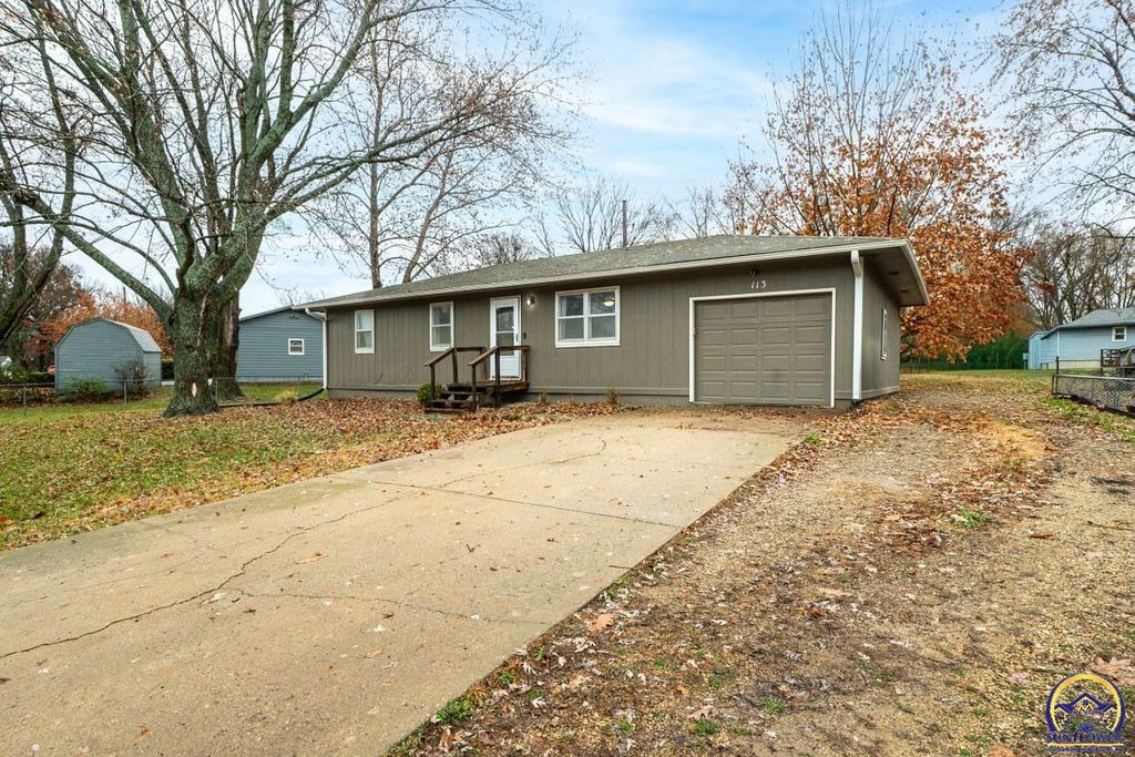 113 W Ridgeway ST, Carbondale, KS 66414