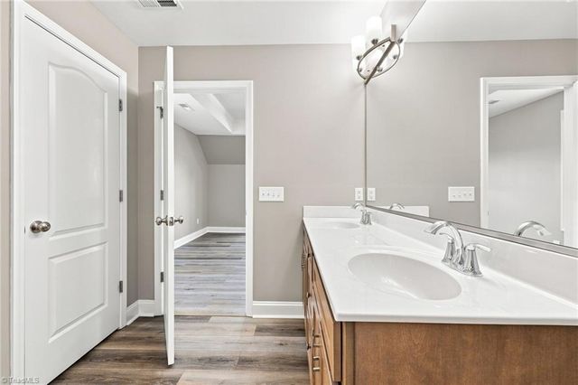 3457 River Farm Drive, Kernersville, NC 27284