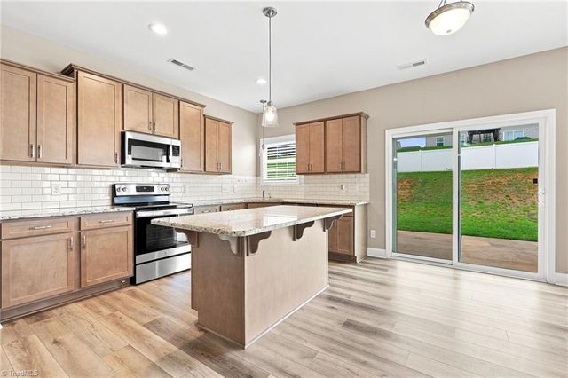 3457 River Farm Drive, Kernersville, NC 27284