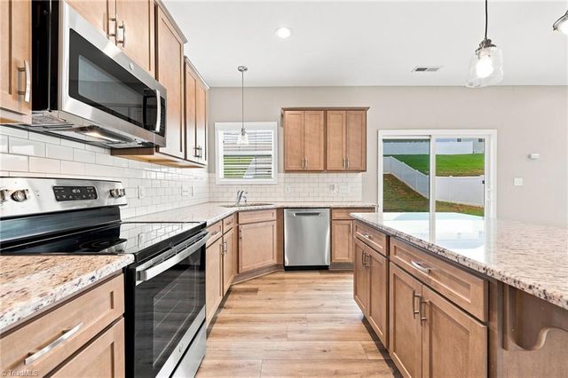 3457 River Farm Drive, Kernersville, NC 27284