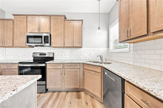 3457 River Farm Drive, Kernersville, NC 27284