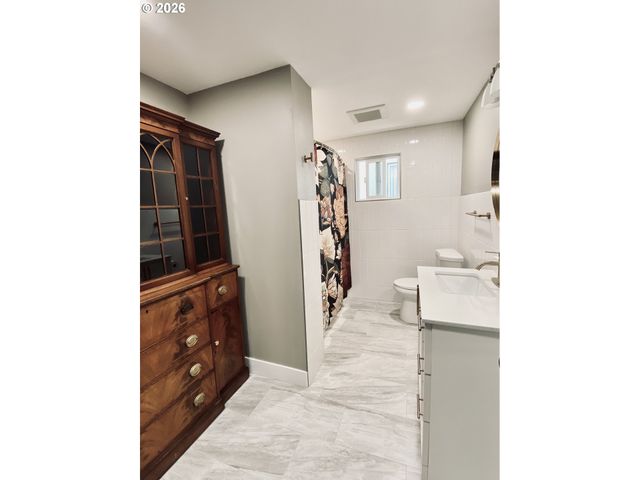 2767 W LANGENBERG Ave, Roseburg, OR 97471