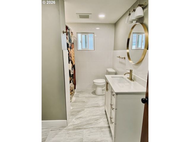 2767 W LANGENBERG Ave, Roseburg, OR 97471