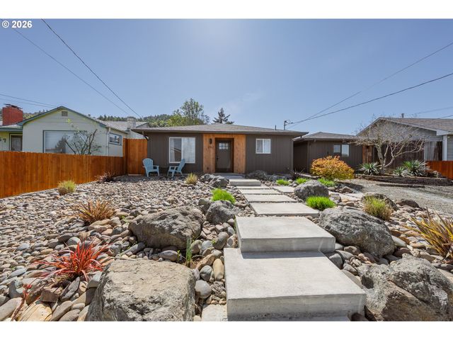 2767 W LANGENBERG Ave, Roseburg, OR 97471