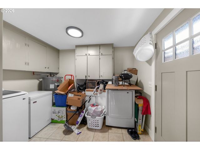 2767 W LANGENBERG Ave, Roseburg, OR 97471