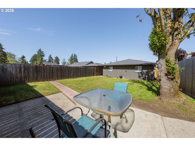 2767 W LANGENBERG Ave, Roseburg, OR 97471