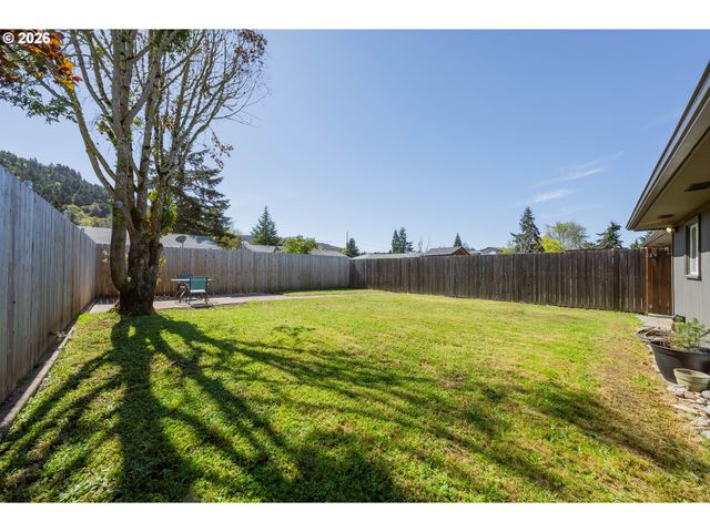 2767 W LANGENBERG Ave, Roseburg, OR 97471