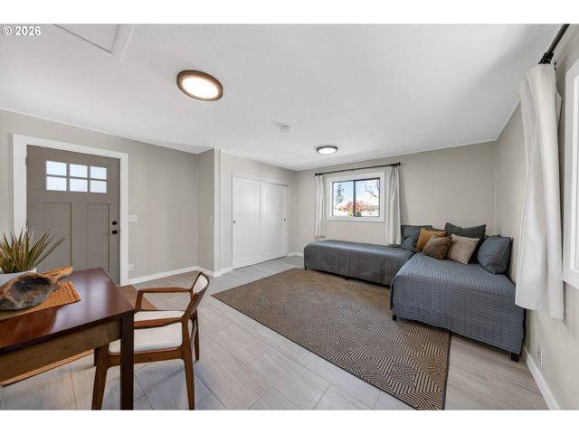 2767 W LANGENBERG Ave, Roseburg, OR 97471