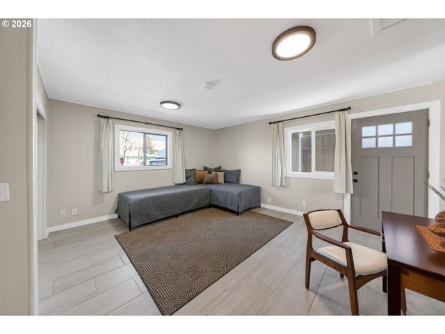 2767 W LANGENBERG Ave, Roseburg, OR 97471