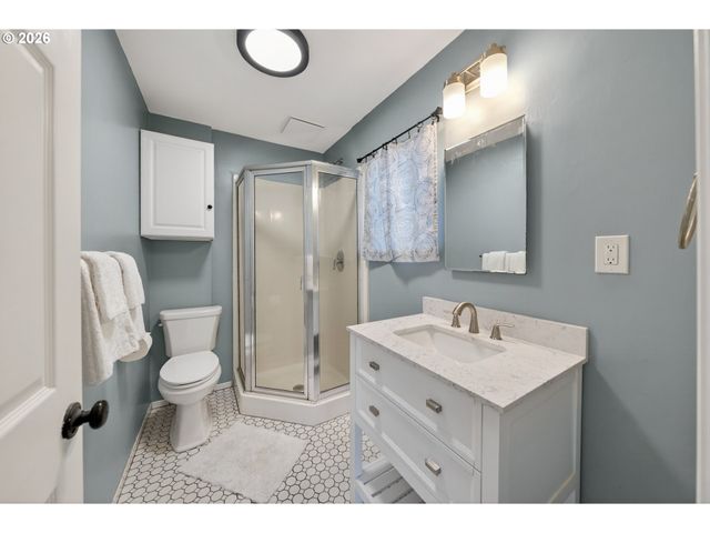 2767 W LANGENBERG Ave, Roseburg, OR 97471