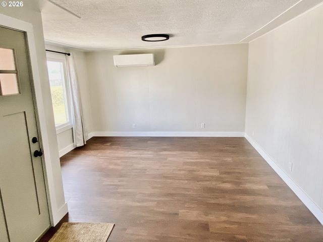 2767 W LANGENBERG Ave, Roseburg, OR 97471