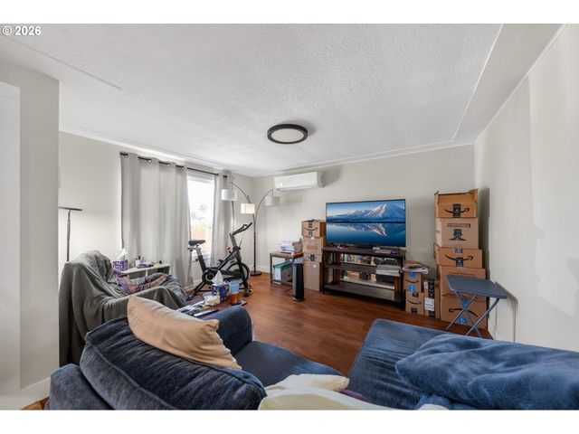 2767 W LANGENBERG Ave, Roseburg, OR 97471