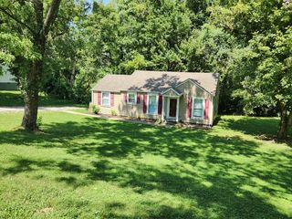 1216 Ainlay Dr, Nashville, TN 37217