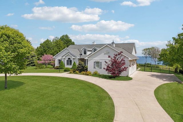 4635 S 10th STREET, Manitowoc, WI 54220