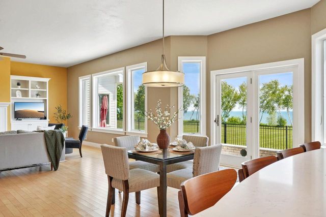 4635 S 10th STREET, Manitowoc, WI 54220