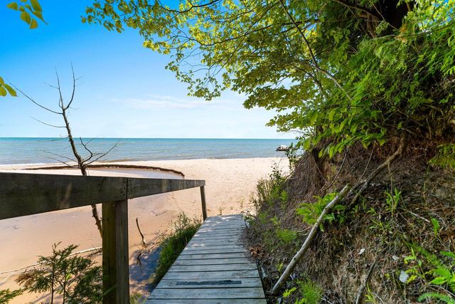 4635 S 10th STREET, Manitowoc, WI 54220