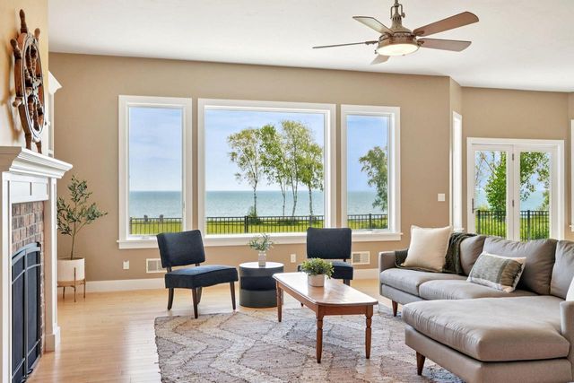 4635 S 10th STREET, Manitowoc, WI 54220