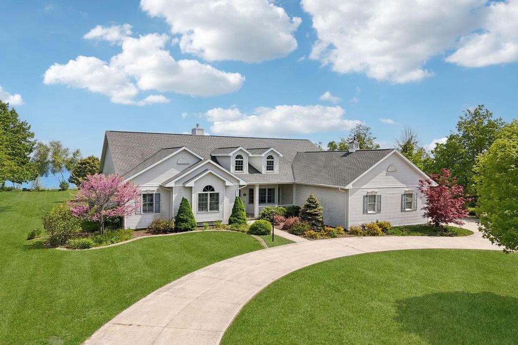 4635 S 10th STREET, Manitowoc, WI 54220