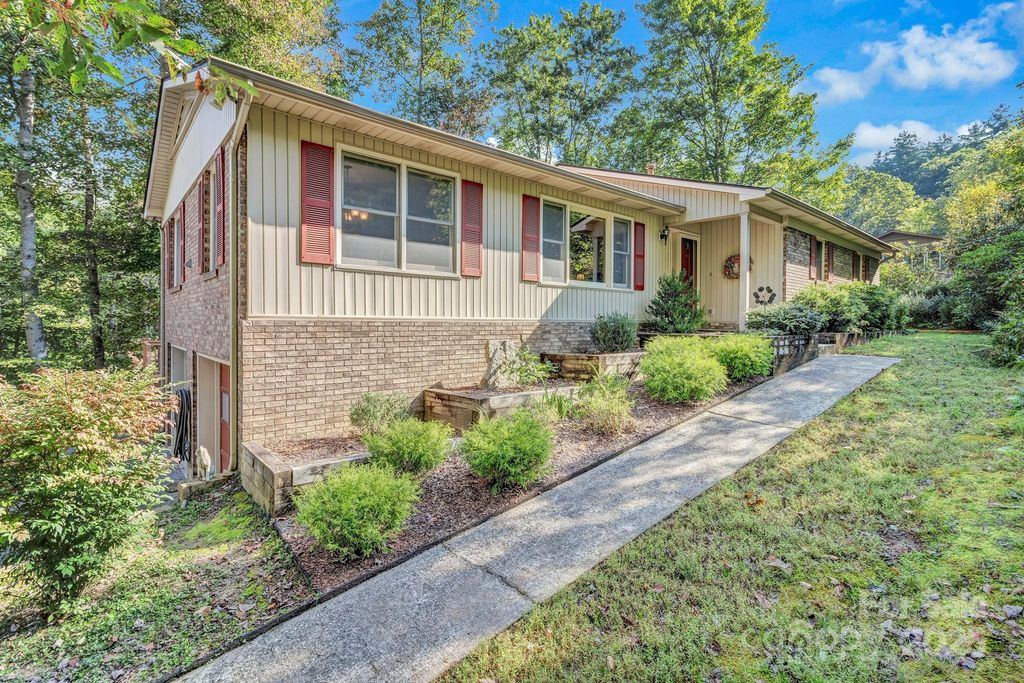 238 Park Lane, Hendersonville, NC 28791