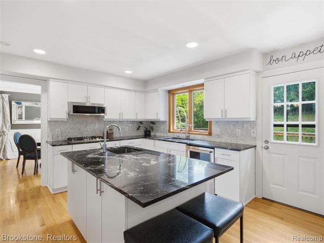 3351 Proctor Lane, Oakland, MI 48363