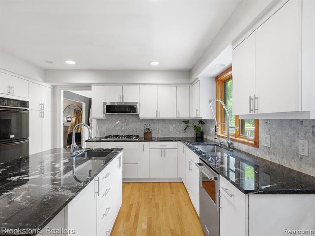 3351 Proctor Lane, Oakland, MI 48363