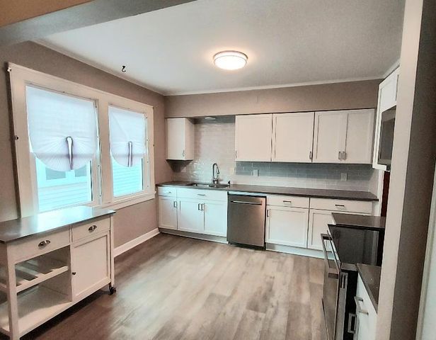 3905 N Farwell AVENUE, Shorewood, WI 53211