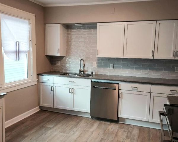 3905 N Farwell AVENUE, Shorewood, WI 53211