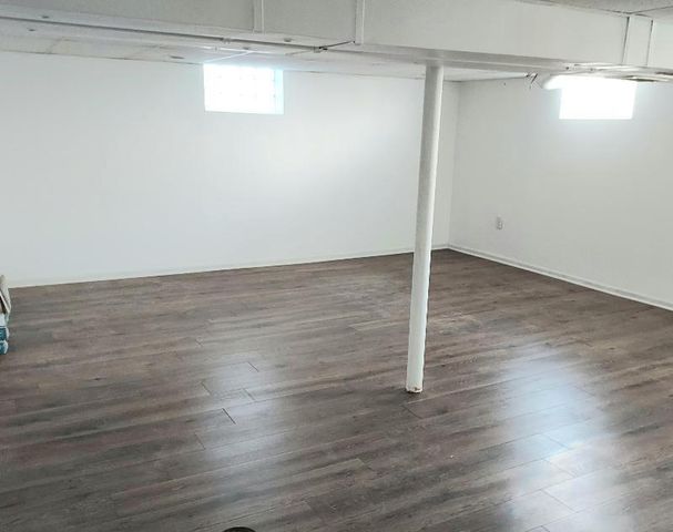 3905 N Farwell AVENUE, Shorewood, WI 53211