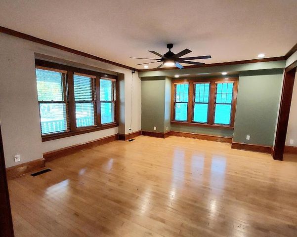 3905 N Farwell AVENUE, Shorewood, WI 53211