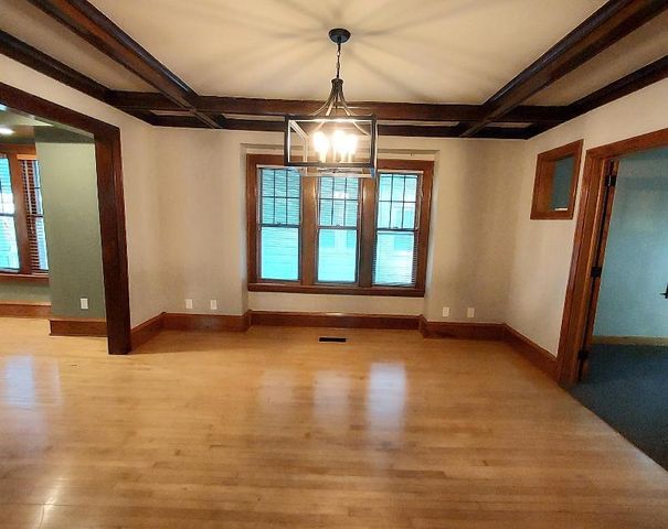 3905 N Farwell AVENUE, Shorewood, WI 53211