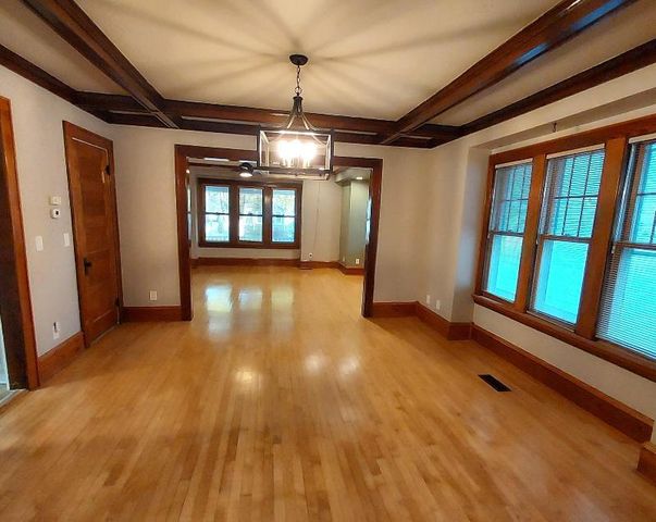 3905 N Farwell AVENUE, Shorewood, WI 53211