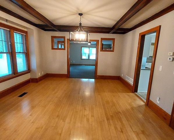 3905 N Farwell AVENUE, Shorewood, WI 53211