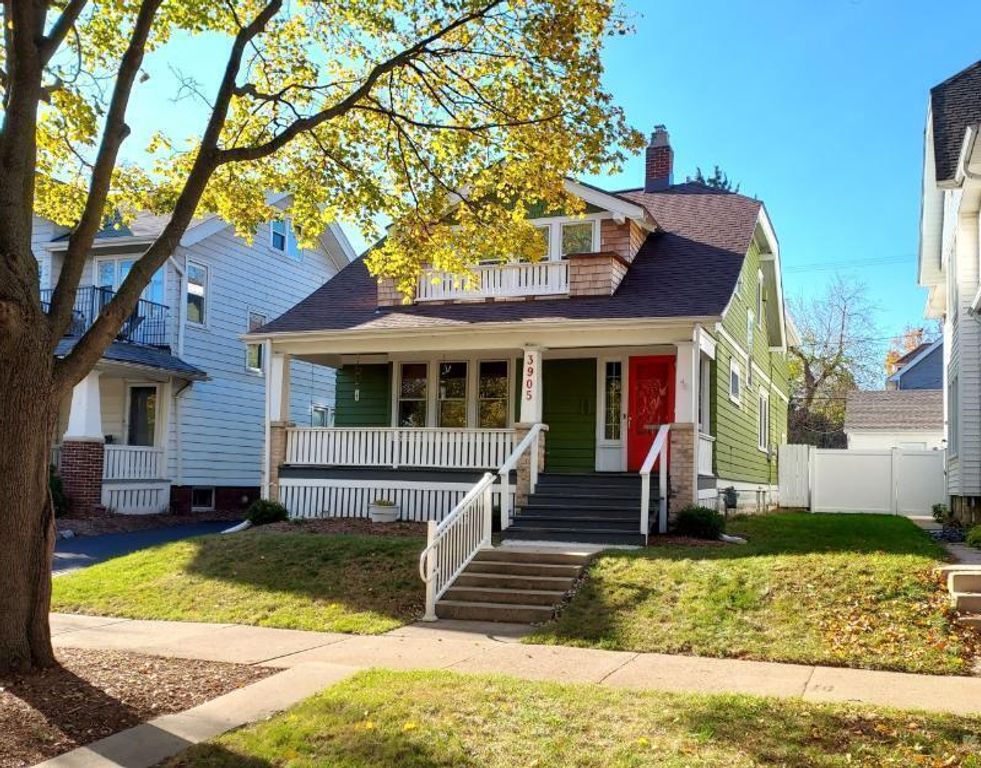 3905 N Farwell AVENUE, Shorewood, WI 53211
