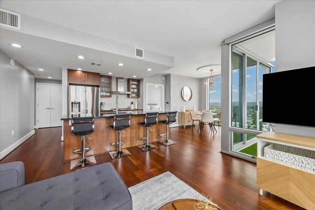 300 Bowie ST 2805, Austin, TX 78703